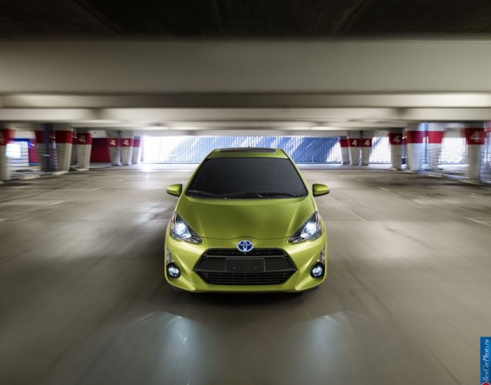 2015 Toyota Prius C - фотография 5 из 24