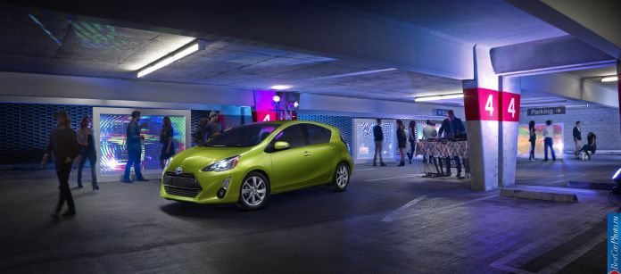 2015 Toyota Prius C - фотография 7 из 24