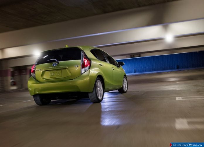 2015 Toyota Prius C - фотография 8 из 24