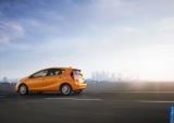 toyota_2015_prius_c_007.jpg
