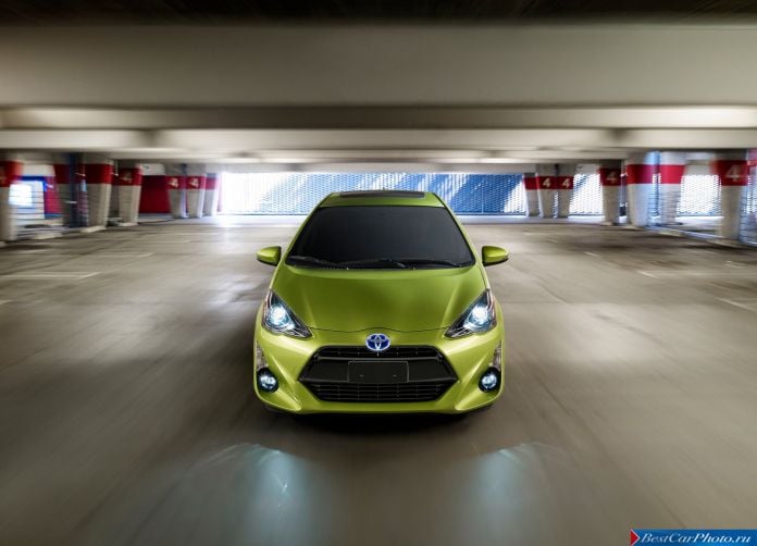 2015 Toyota Prius C - фотография 14 из 24