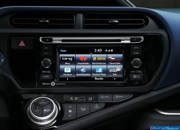 2015 Toyota Prius C - фотография 20 из 24