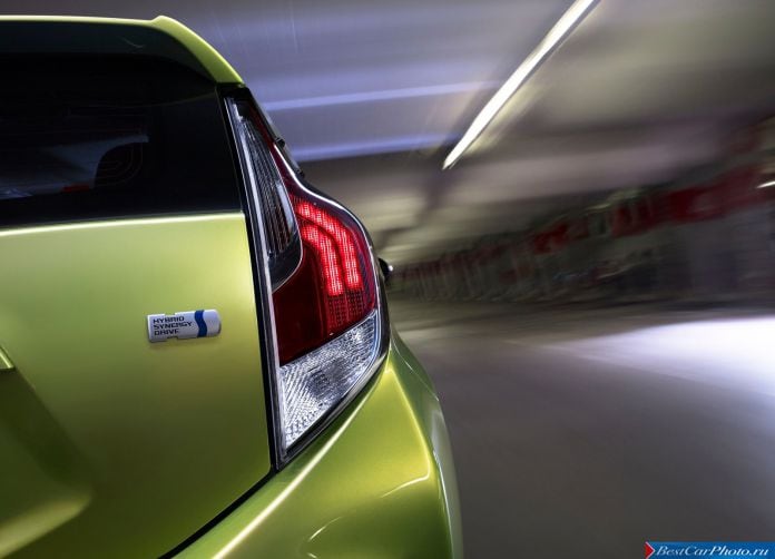 2015 Toyota Prius C - фотография 24 из 24