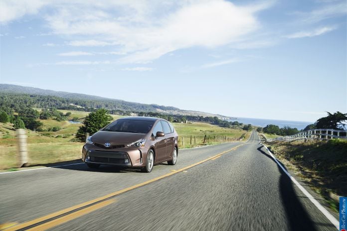 2015 Toyota Prius V - фотография 1 из 26