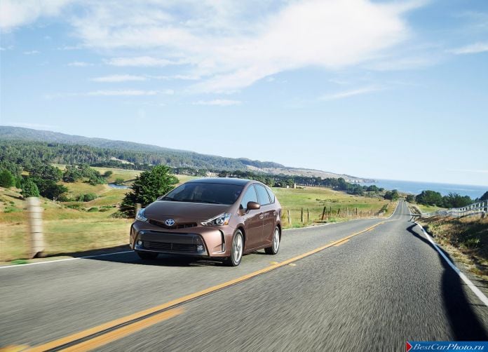 2015 Toyota Prius V - фотография 2 из 26