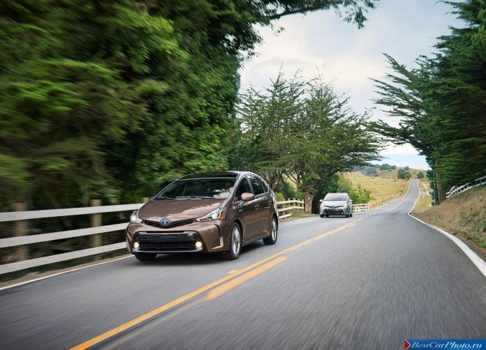 2015 Toyota Prius V - фотография 4 из 26