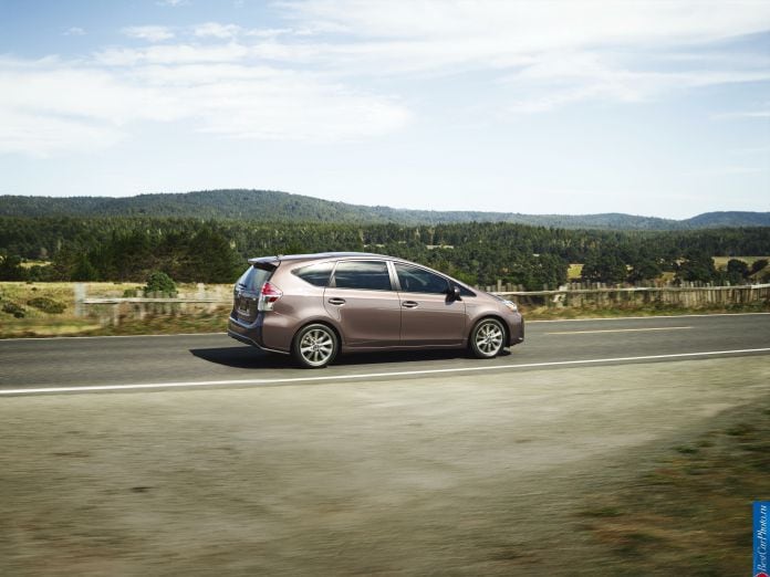 2015 Toyota Prius V - фотография 5 из 26