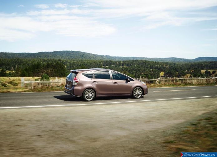 2015 Toyota Prius V - фотография 6 из 26