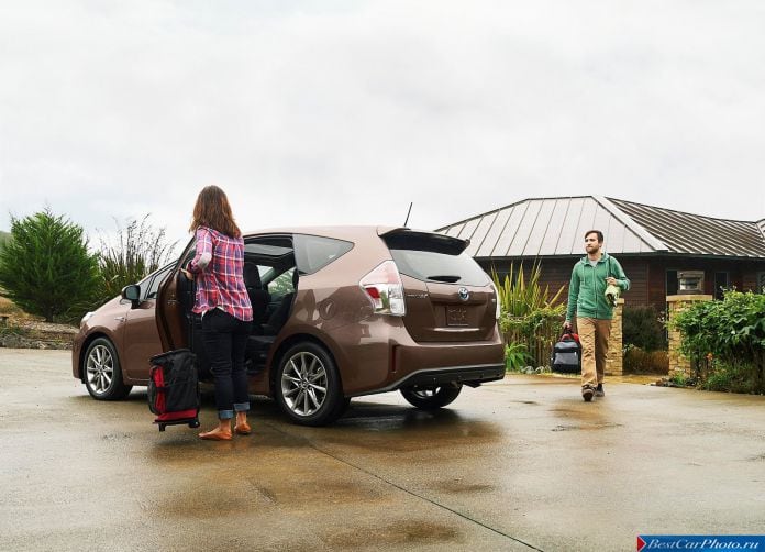 2015 Toyota Prius V - фотография 8 из 26
