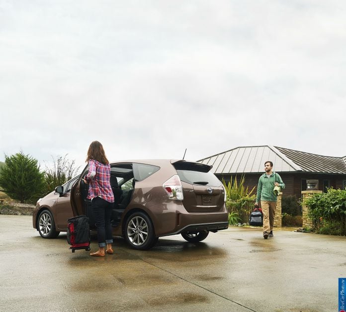 2015 Toyota Prius V - фотография 9 из 26