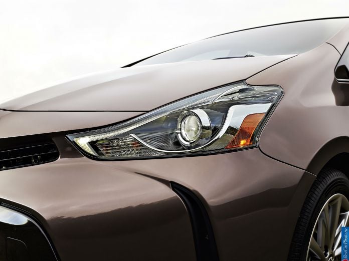 2015 Toyota Prius V - фотография 13 из 26