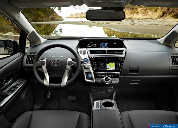 2015 Toyota Prius V - фотография 14 из 26