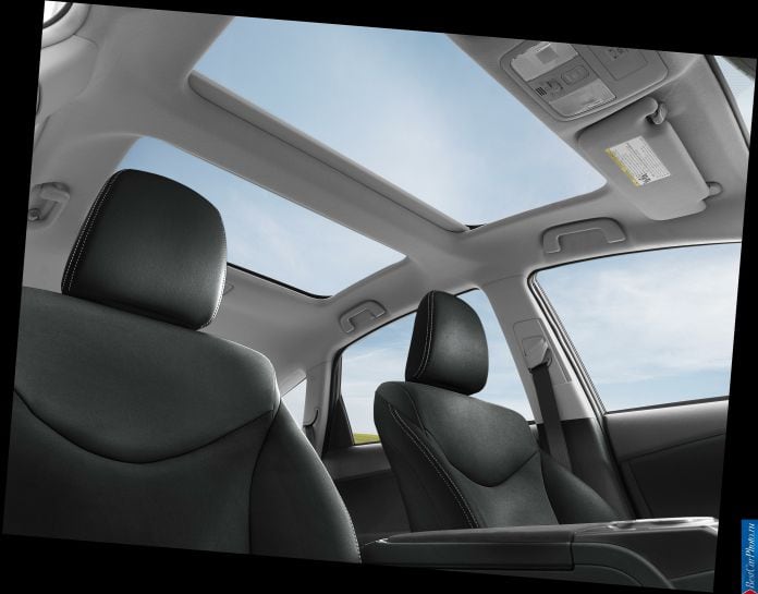 2015 Toyota Prius V - фотография 17 из 26