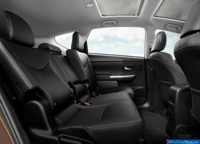2015 Toyota Prius V - фотография 18 из 26