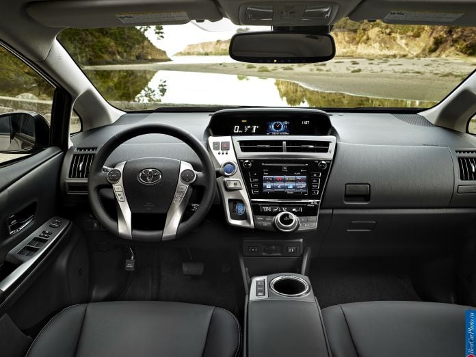 2015 Toyota Prius V - фотография 21 из 26