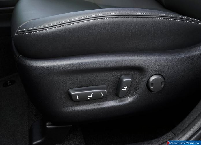 2015 Toyota Prius V - фотография 24 из 26
