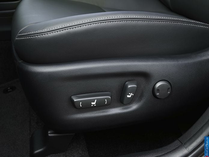 2015 Toyota Prius V - фотография 25 из 26