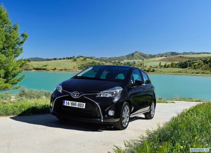 2015 Toyota Yaris - фотография 10 из 118