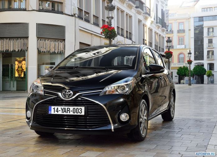 2015 Toyota Yaris - фотография 14 из 118