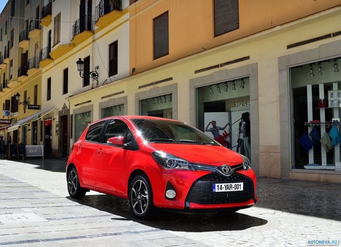 2015 Toyota Yaris - фотография 17 из 118