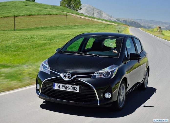2015 Toyota Yaris - фотография 24 из 118