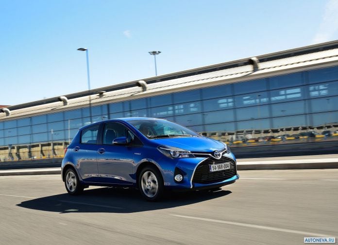 2015 Toyota Yaris - фотография 27 из 118