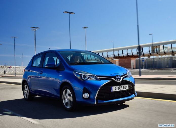 2015 Toyota Yaris - фотография 30 из 118