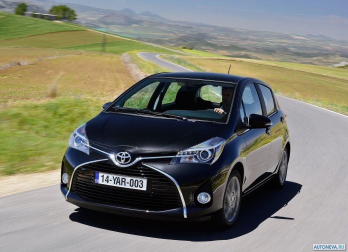 2015 Toyota Yaris - фотография 31 из 118
