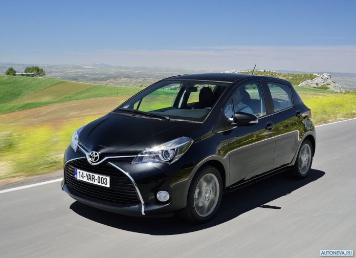 2015 Toyota Yaris - фотография 32 из 118