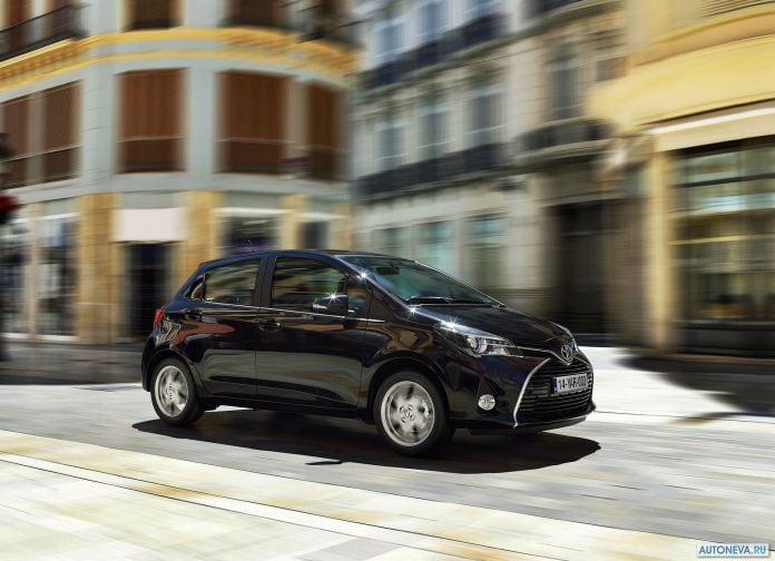 2015 Toyota Yaris - фотография 33 из 118