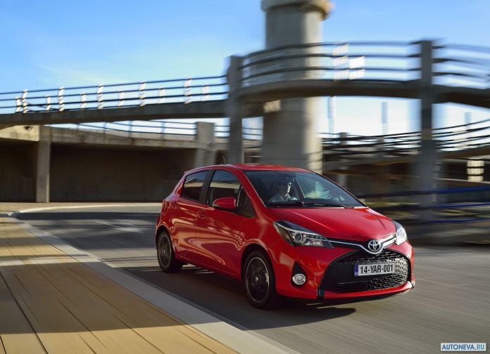 2015 Toyota Yaris - фотография 34 из 118