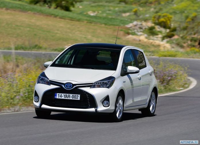 2015 Toyota Yaris - фотография 40 из 118