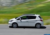 toyota_2015_yaris_053.jpg