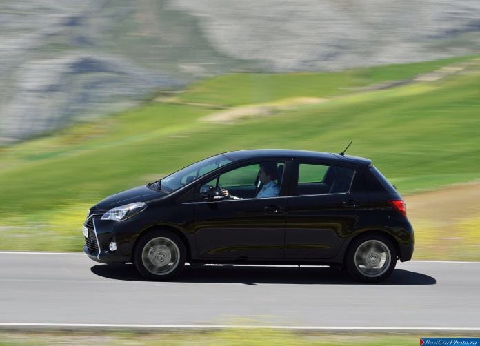 2015 Toyota Yaris - фотография 54 из 118
