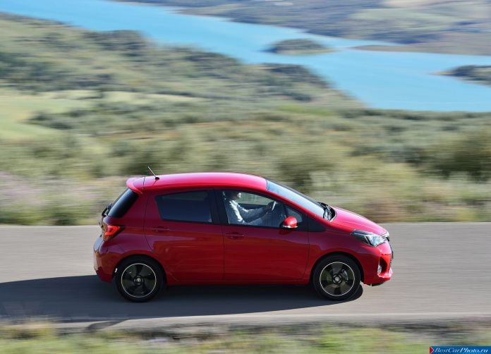 2015 Toyota Yaris - фотография 56 из 118