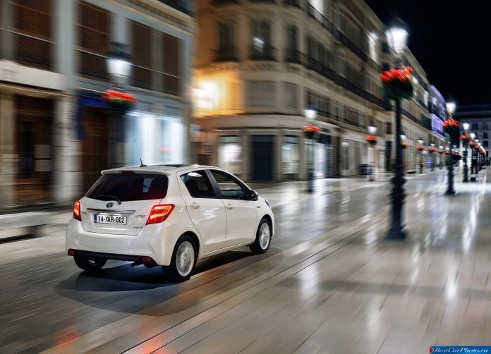 2015 Toyota Yaris - фотография 60 из 118