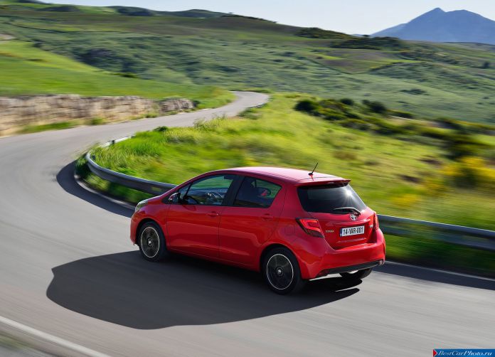 2015 Toyota Yaris - фотография 78 из 118