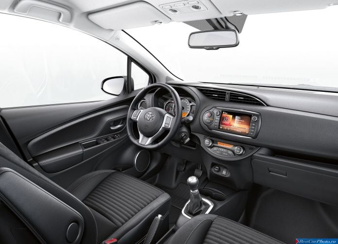 2015 Toyota Yaris - фотография 101 из 118