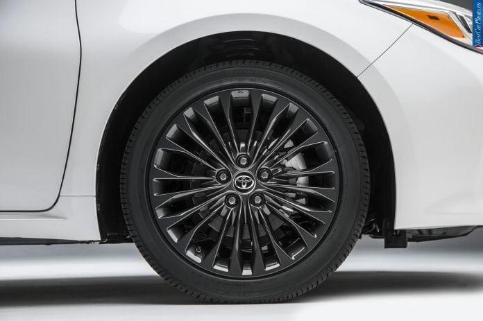 2016 Toyota Avalon - фотография 12 из 19