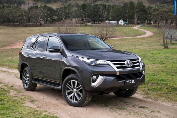 2016 Toyota Fortuner - фотография 5 из 16