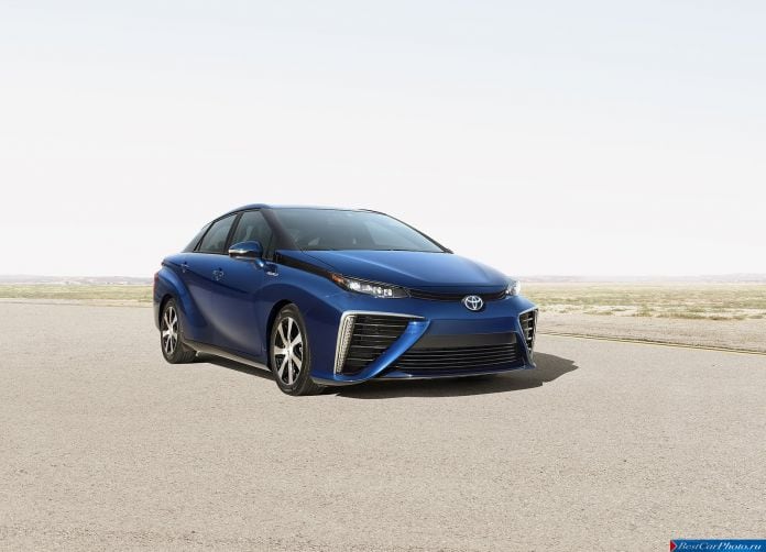 2016 Toyota Fuel Cell Sedan - фотография 1 из 3