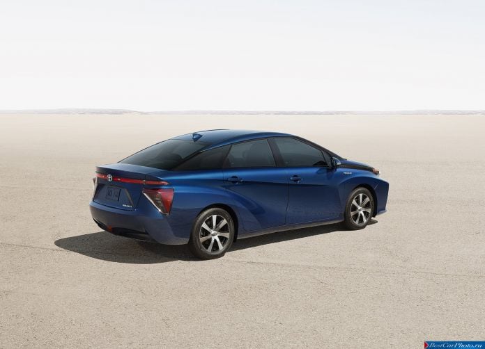 2016 Toyota Fuel Cell Sedan - фотография 3 из 3