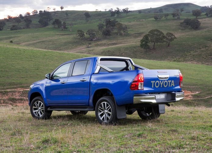 2016 Toyota Hilux - фотография 2 из 85