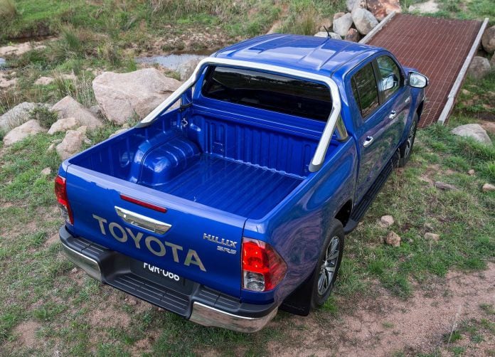 2016 Toyota Hilux - фотография 3 из 85