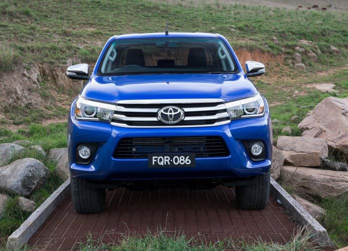 2016 Toyota Hilux - фотография 15 из 85