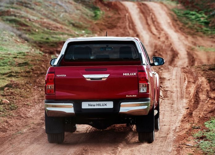 2016 Toyota Hilux - фотография 32 из 85