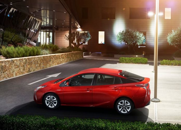 2016 Toyota Prius - фотография 2 из 53