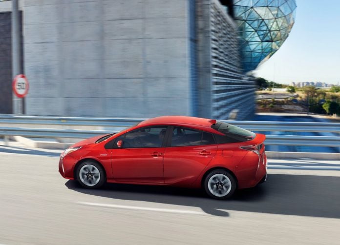 2016 Toyota Prius - фотография 3 из 53