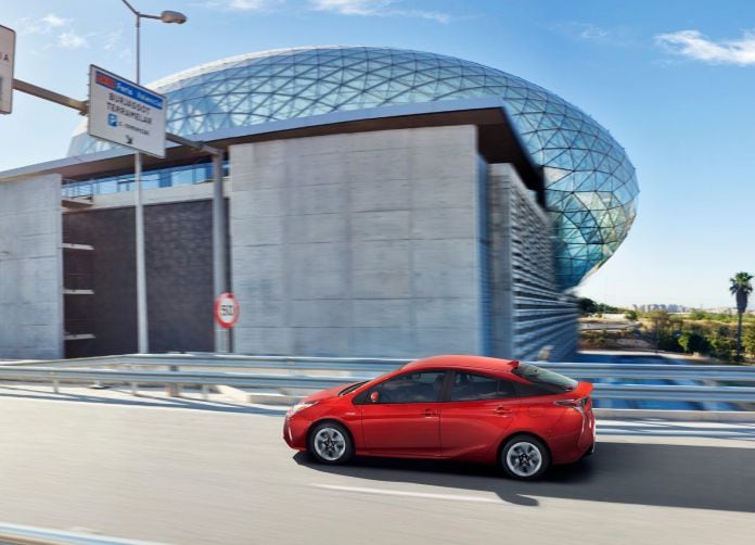 2016 Toyota Prius - фотография 4 из 53
