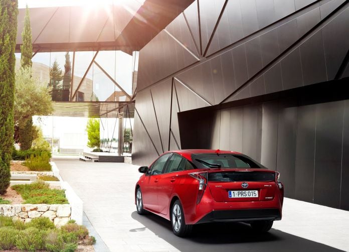 2016 Toyota Prius - фотография 8 из 53